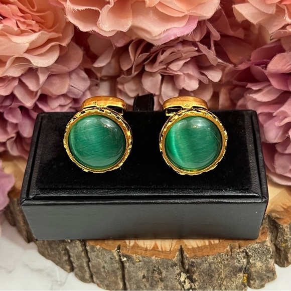 Elegant Round Emerald Green Chrysoprase Gold Cufflinks - Picture 15 of 16